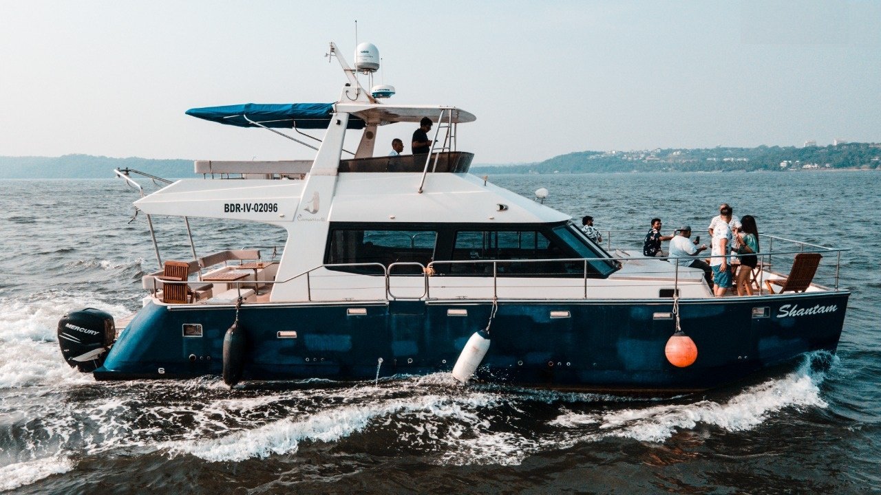 Premium Yacht - Shantam